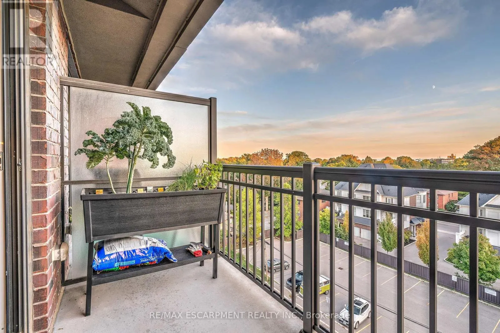 505 - 3563 LAKE SHORE BOULEVARD W
