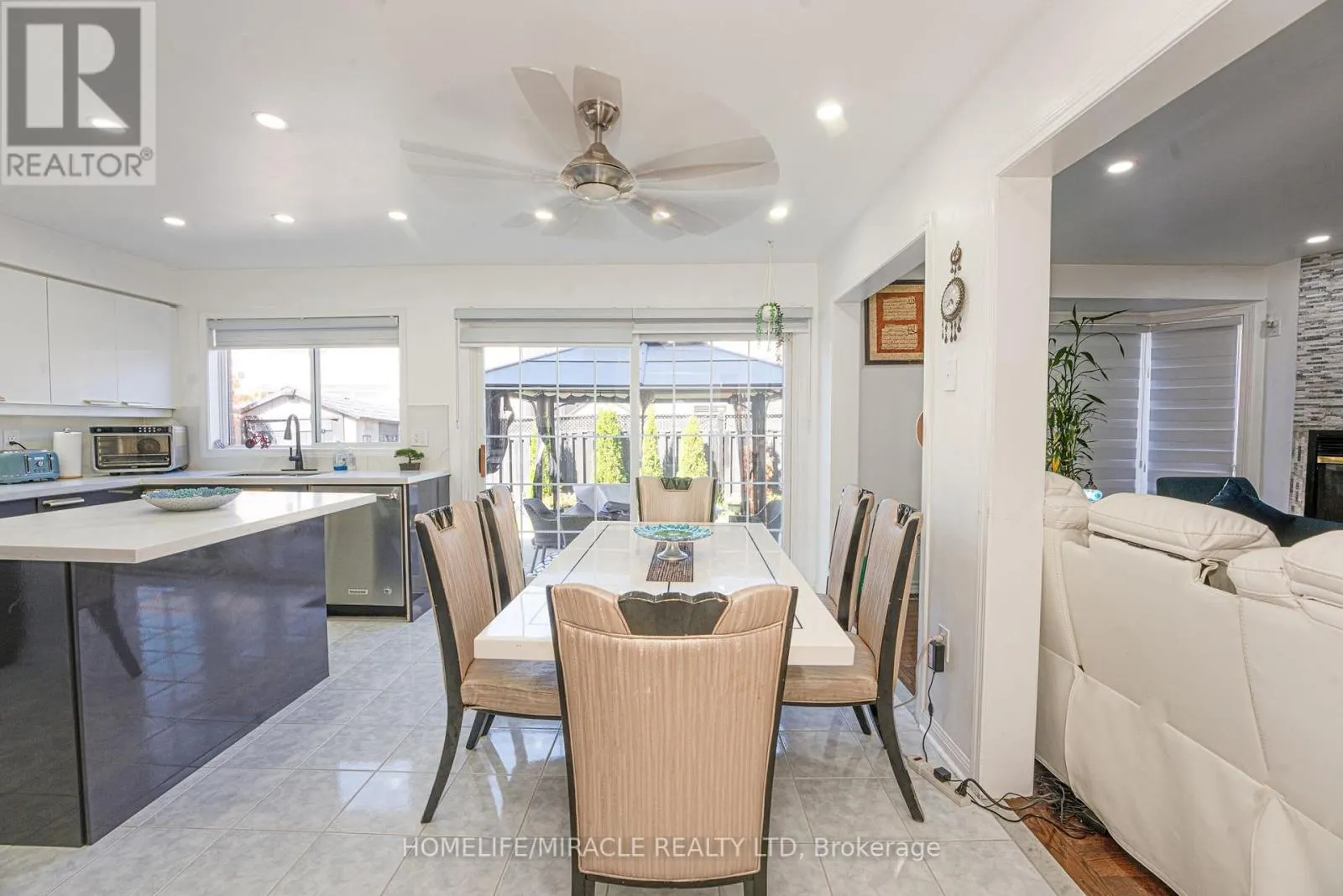 28 BOWSFIELD DRIVE