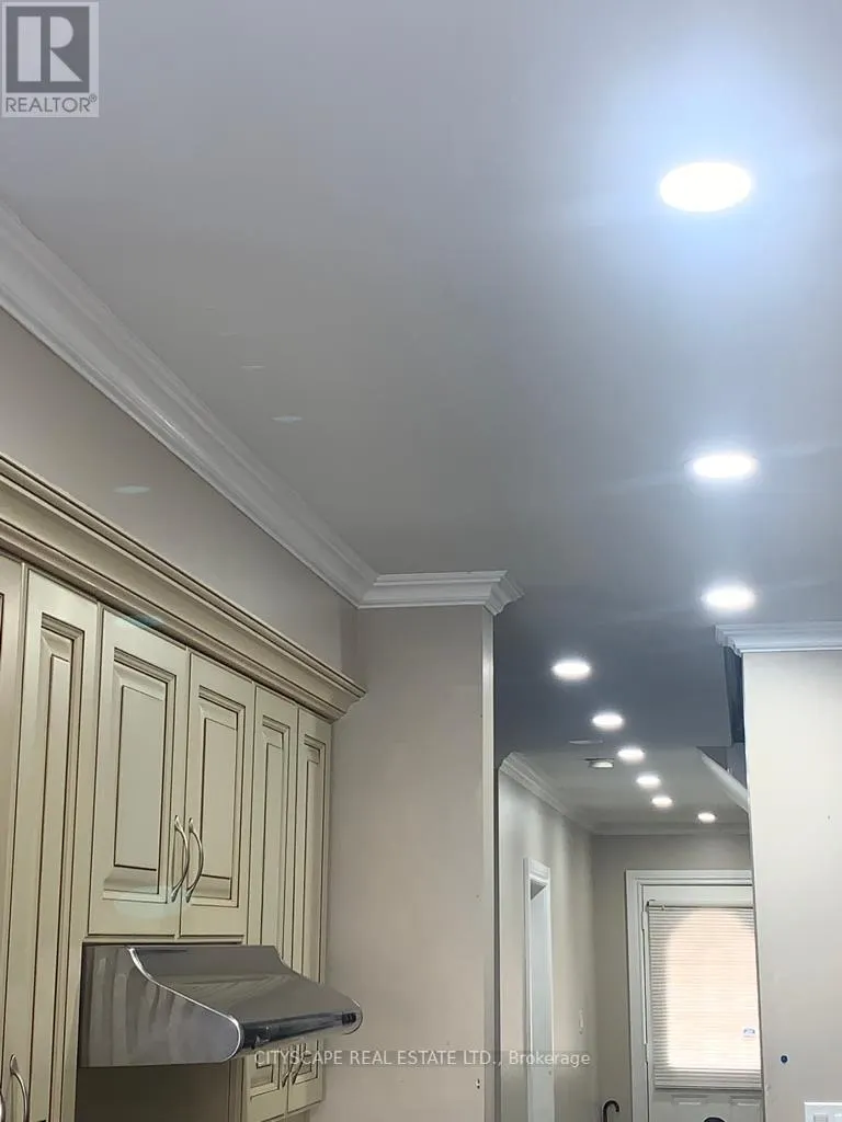 33 RIDGEFIELD COURT