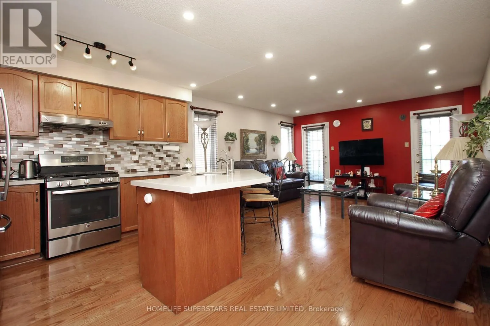 1123 FOXGLOVE PLACE