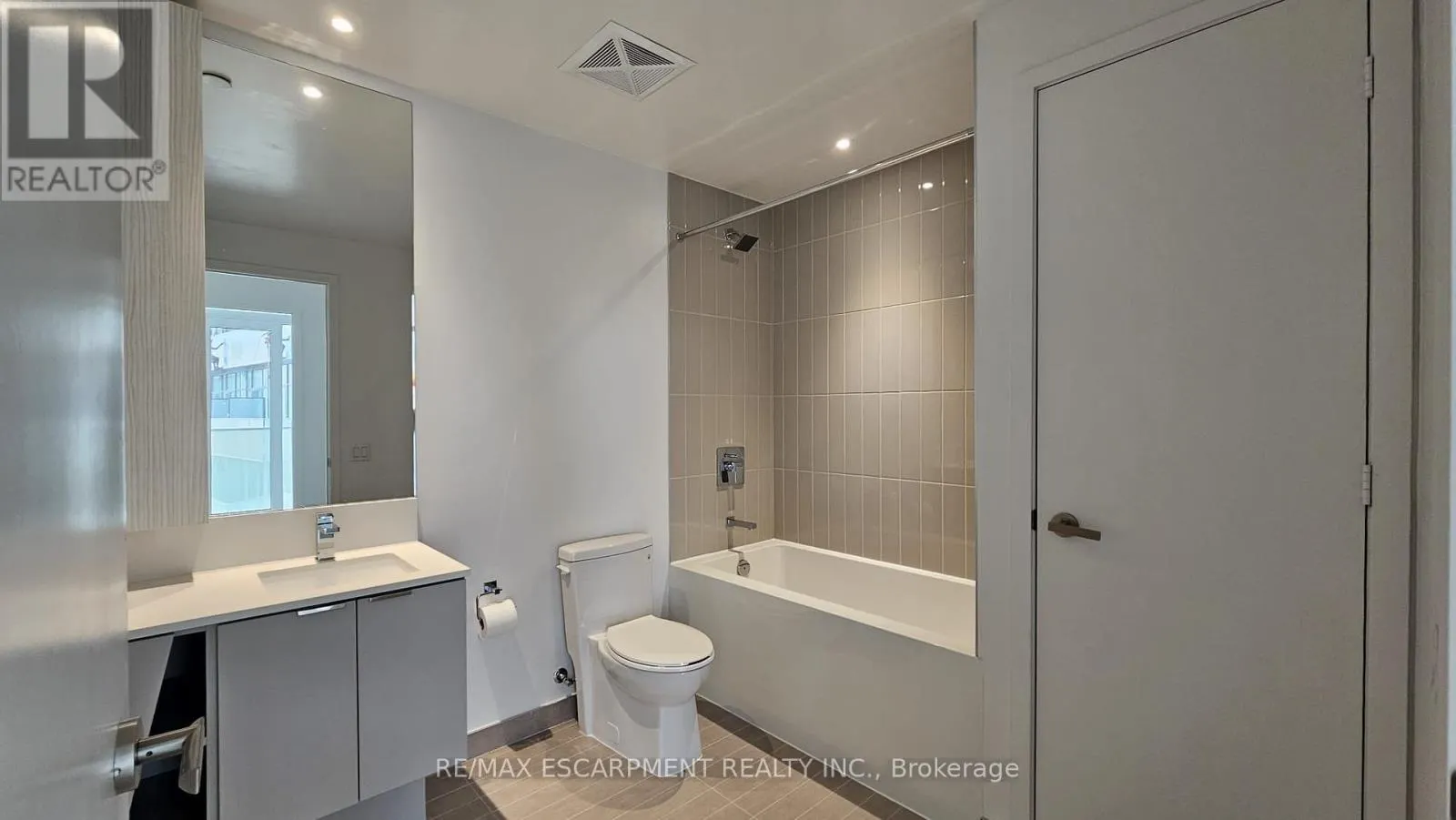 608 - 3883 QUARTZ ROAD