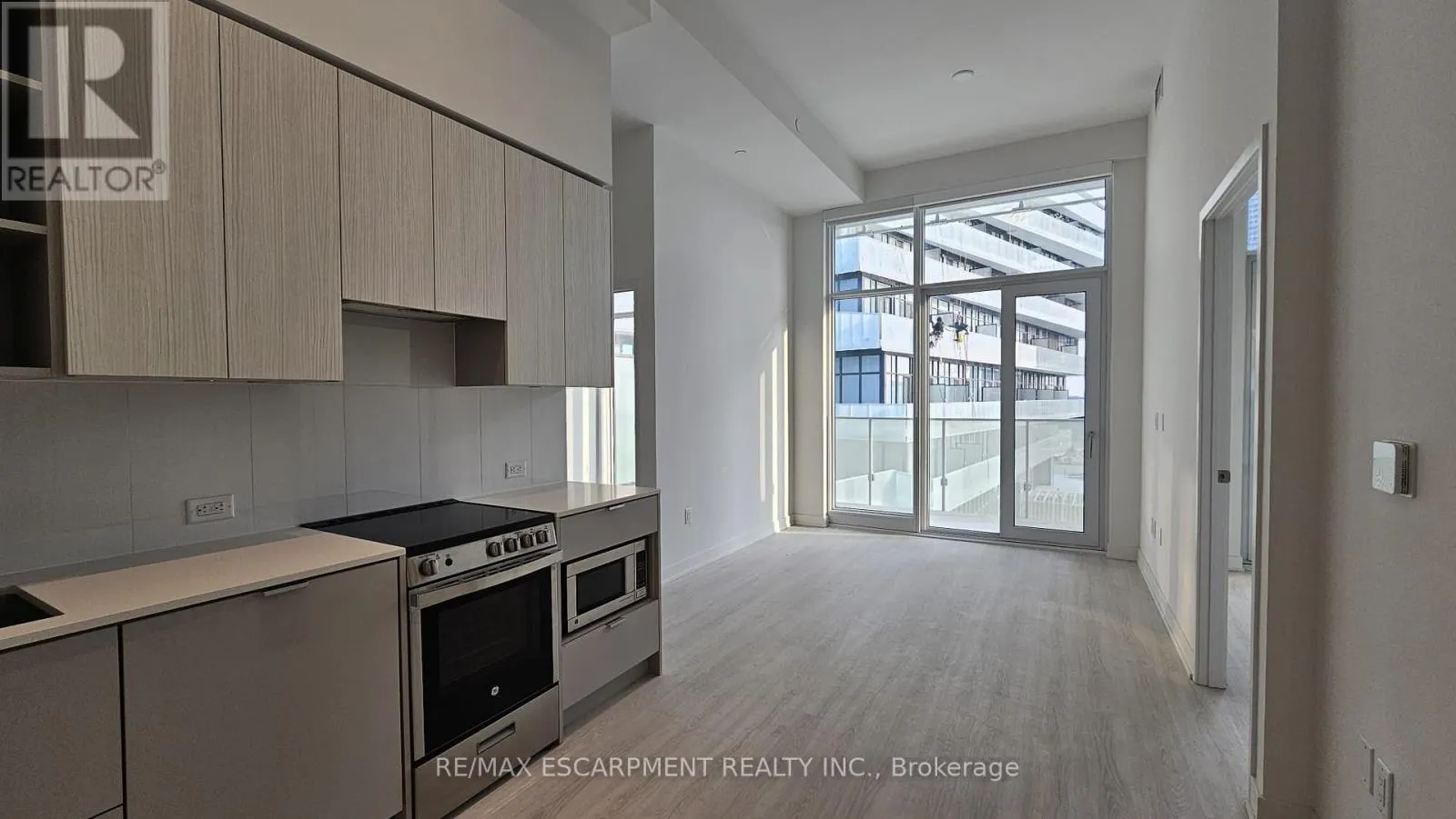 608 - 3883 QUARTZ ROAD