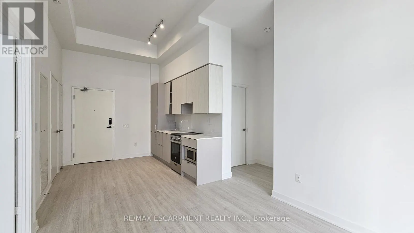 608 - 3883 QUARTZ ROAD