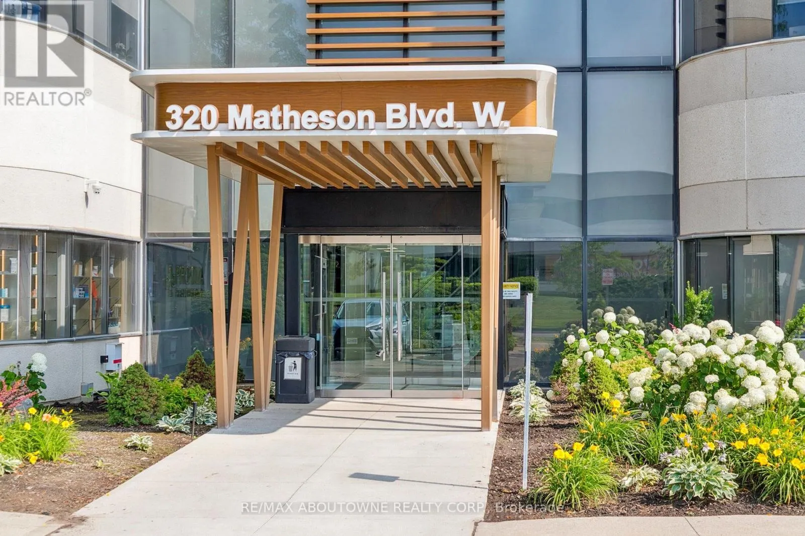 211-1 - 320 MATHESON BOULEVARD W