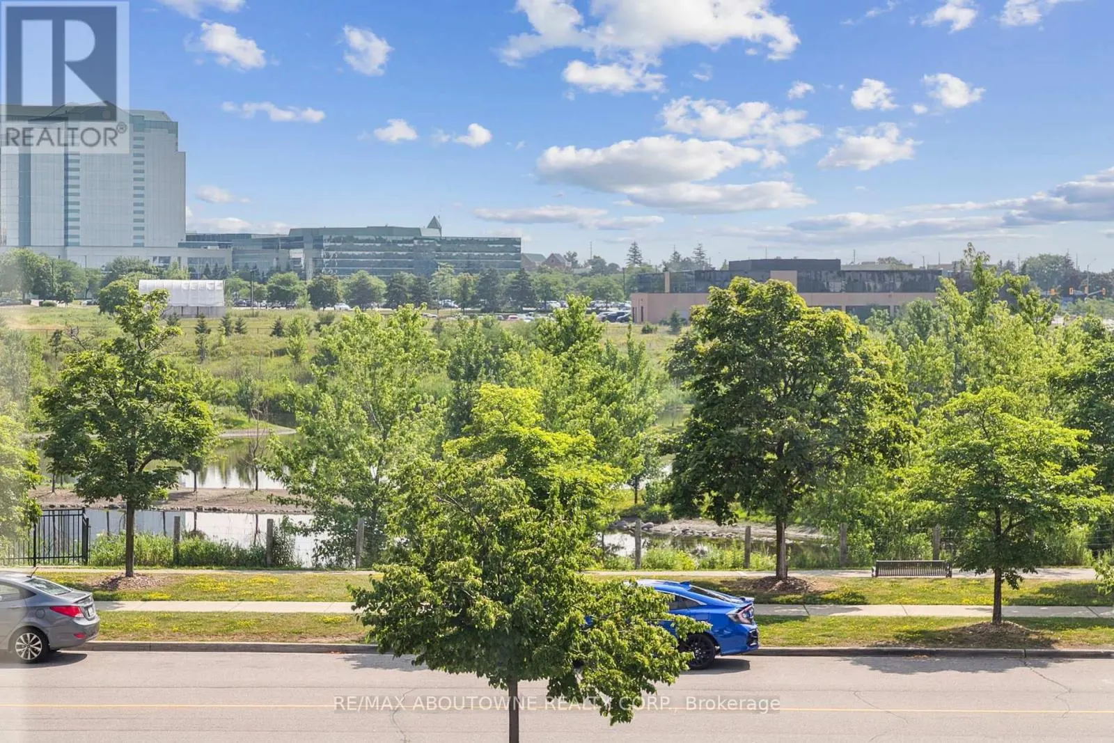 211-1 - 320 MATHESON BOULEVARD W