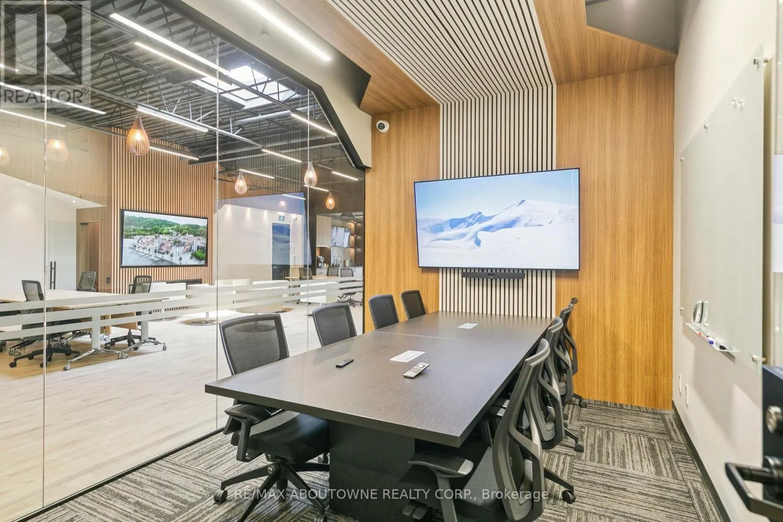 211-1 - 320 MATHESON BOULEVARD W