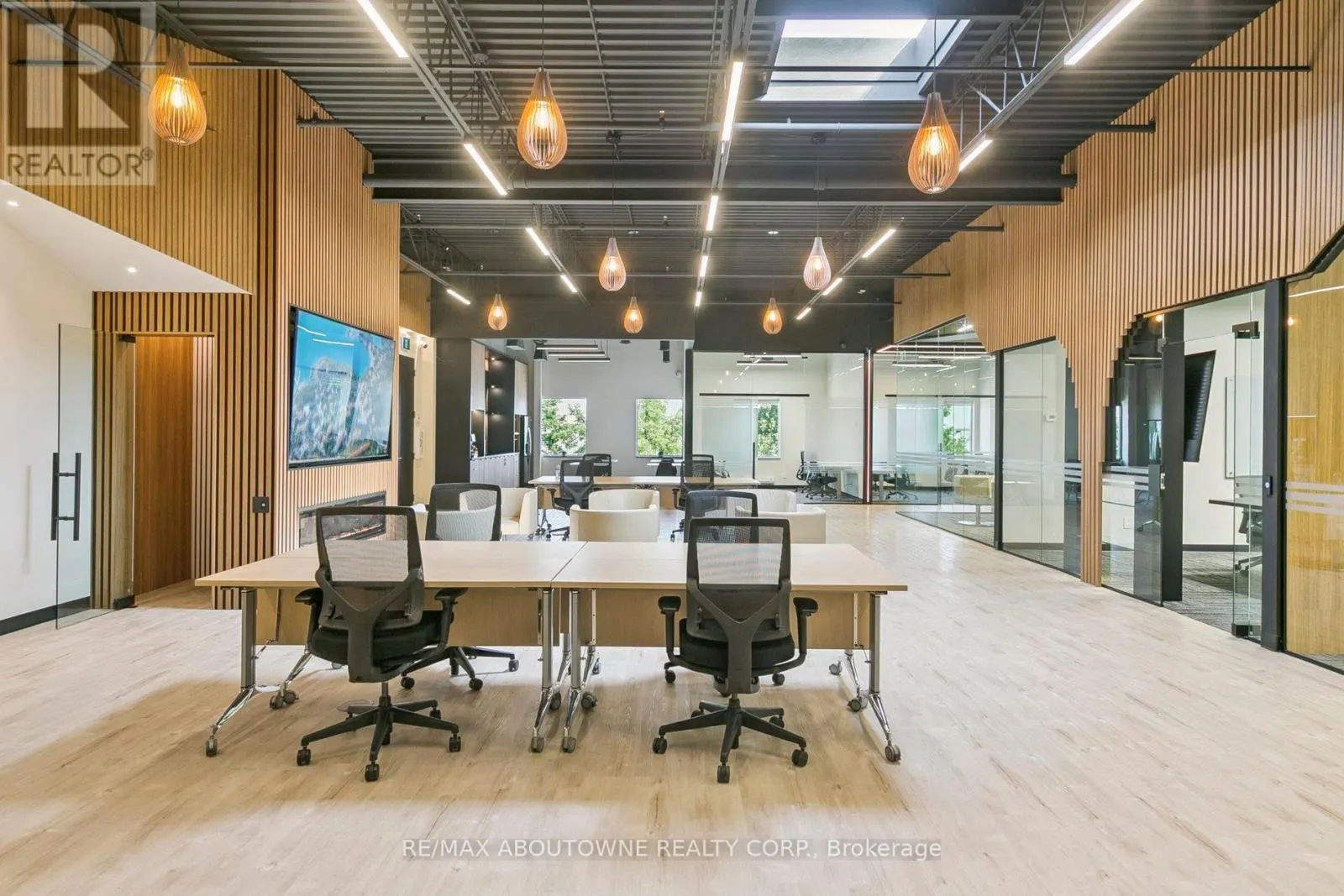 211-1 - 320 MATHESON BOULEVARD W