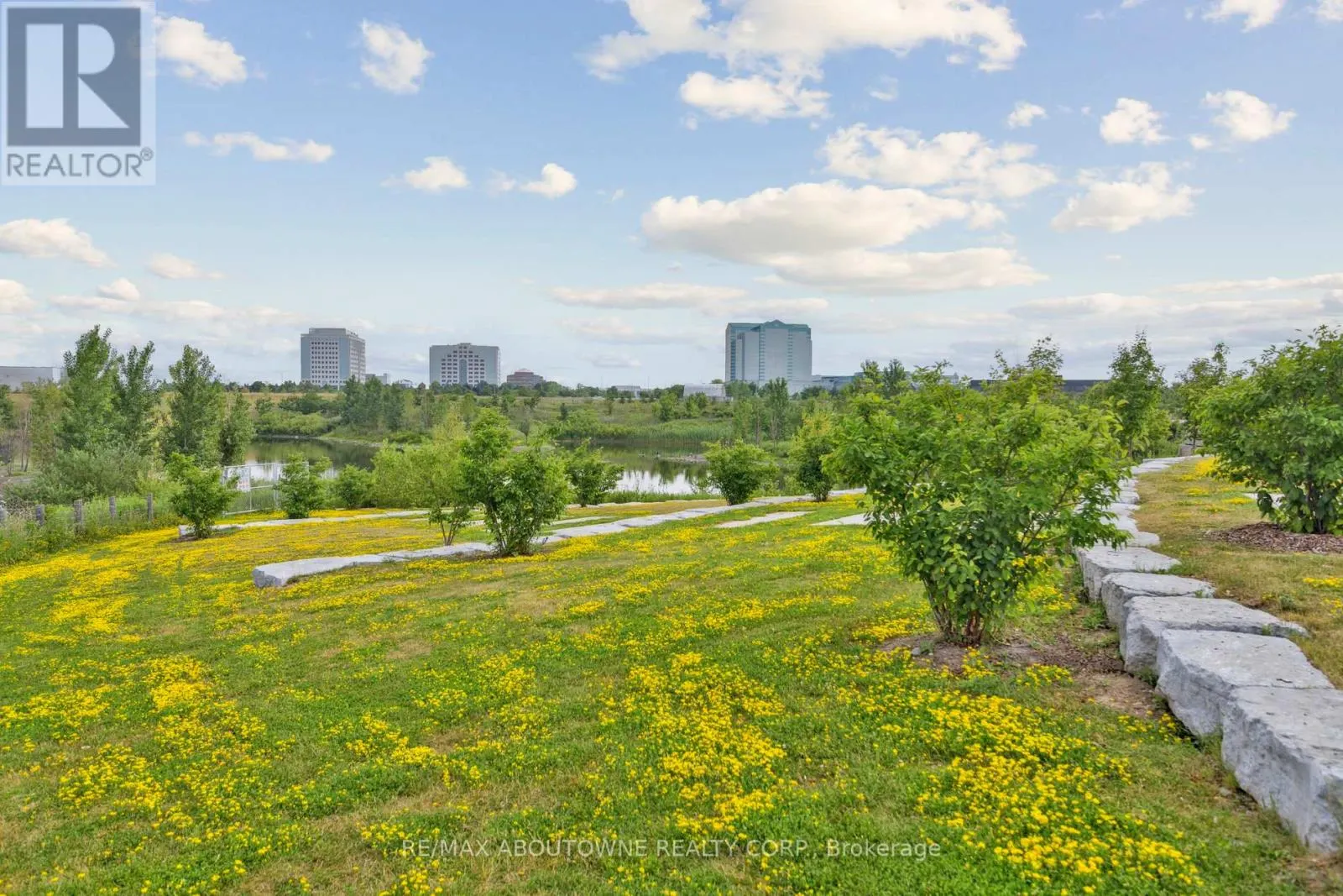 211-1 - 320 MATHESON BOULEVARD W