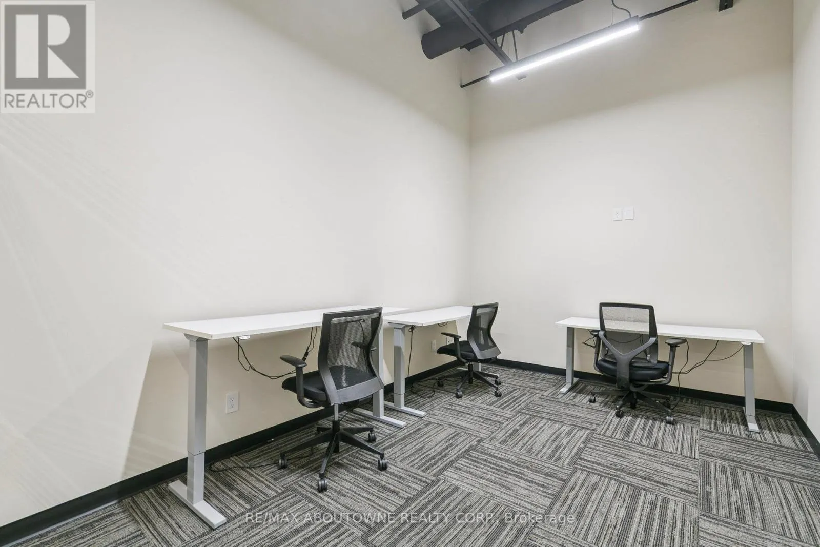 211-2 - 320 MATHESON BOULEVARD W
