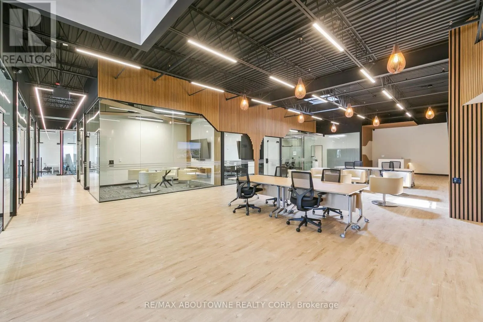 211-2 - 320 MATHESON BOULEVARD W