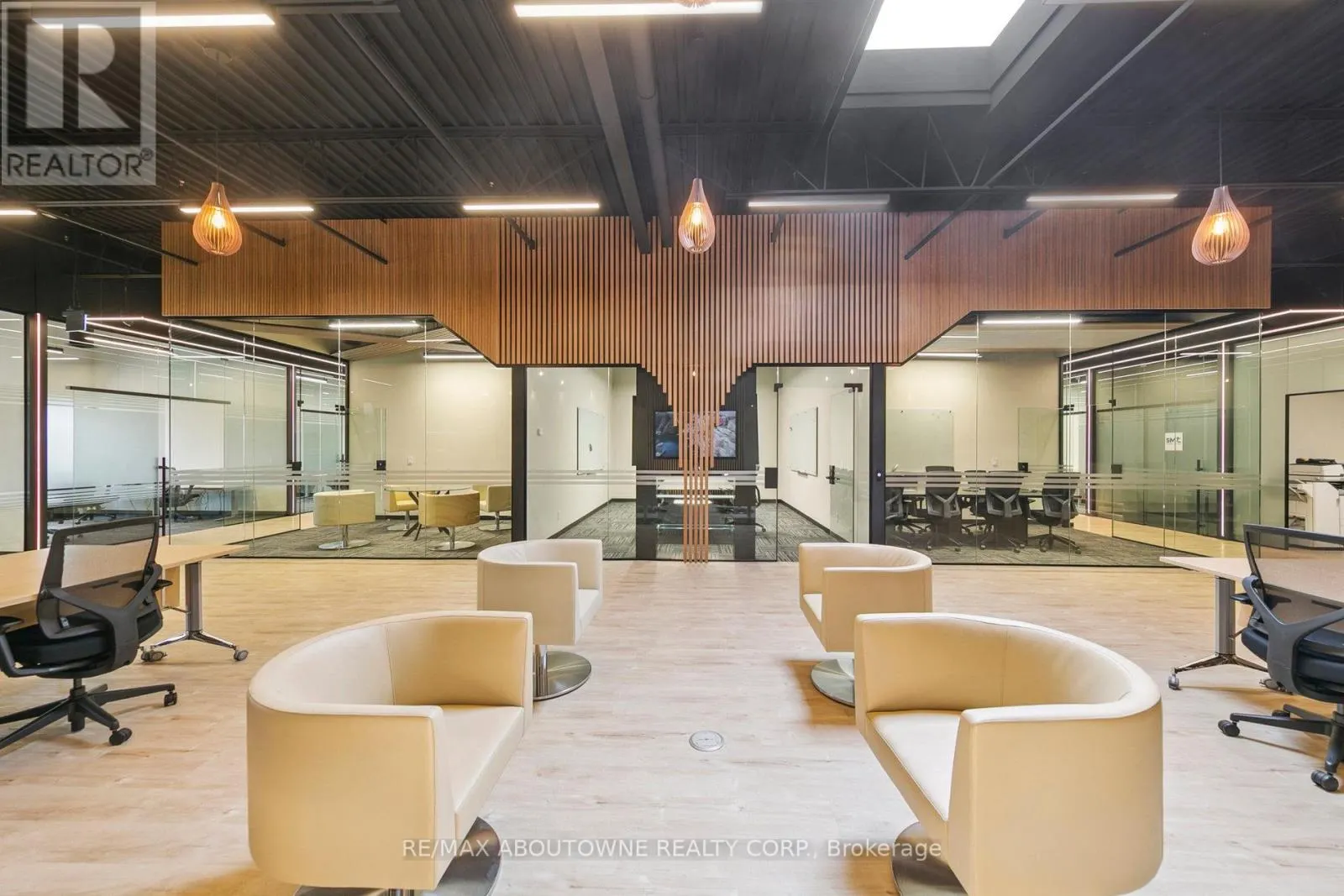 211-2 - 320 MATHESON BOULEVARD W