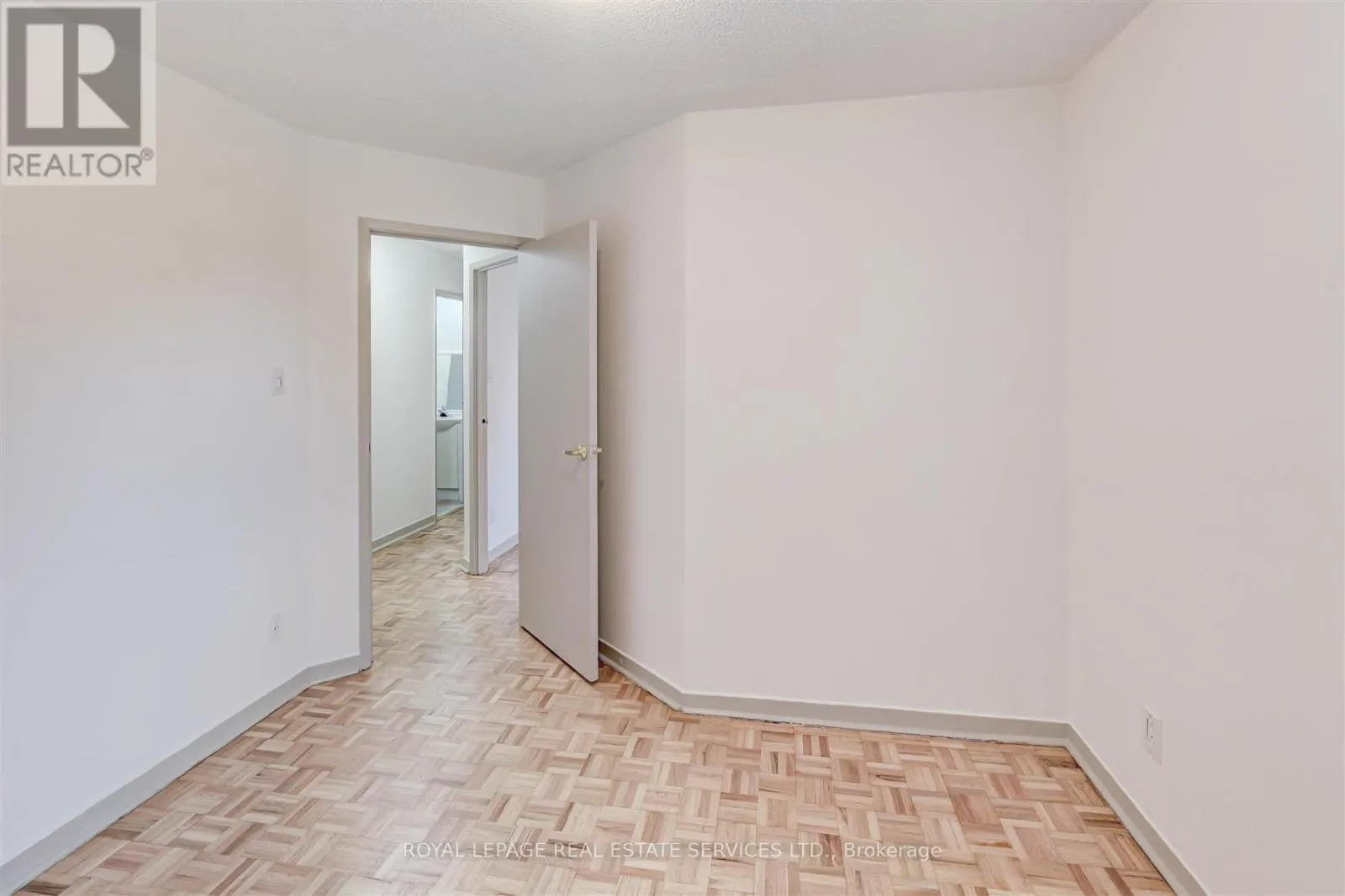 102 - 1530 KING STREET W