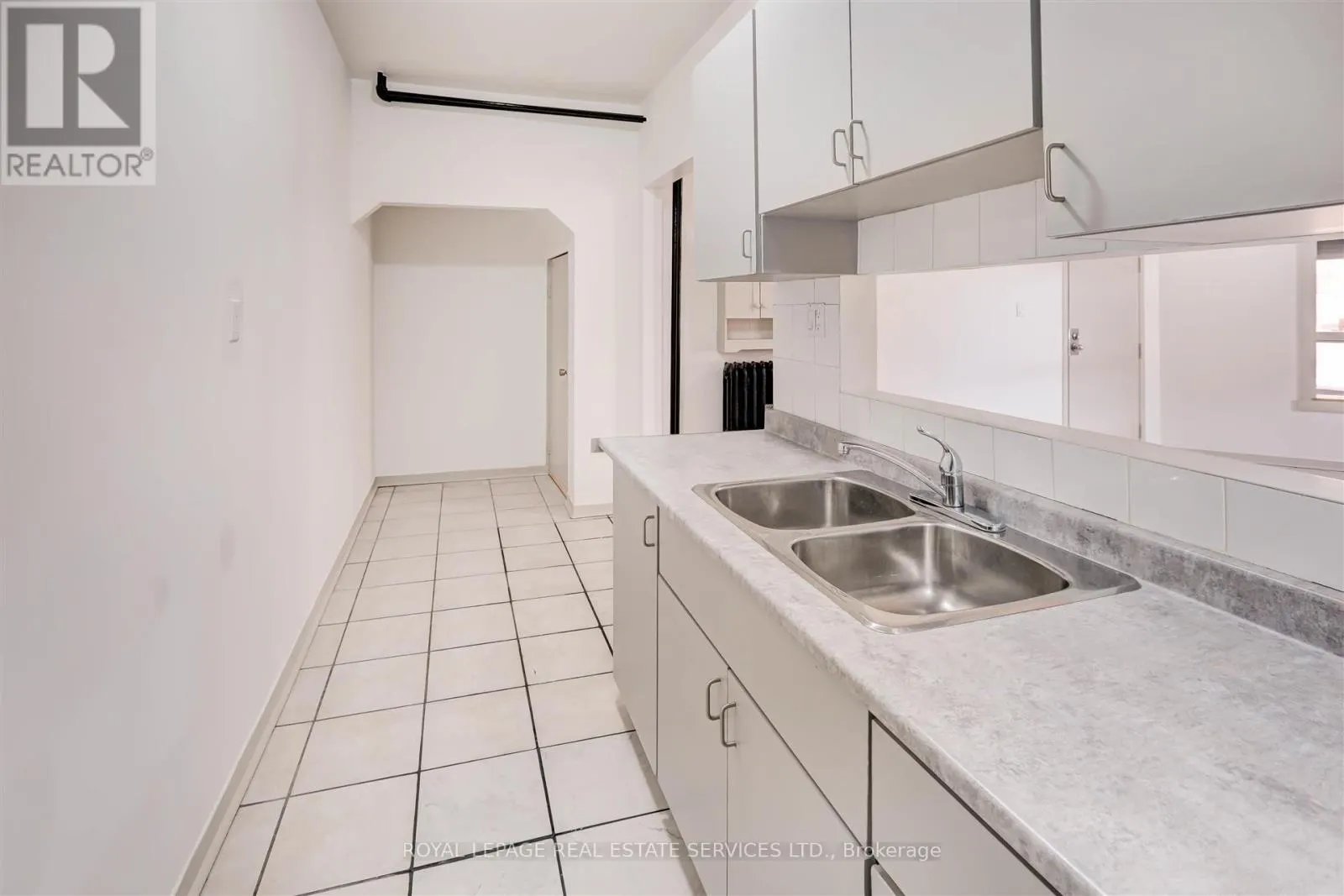 102 - 1530 KING STREET W
