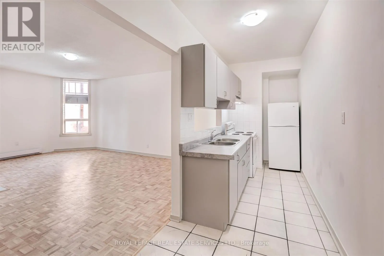 102 - 1530 KING STREET W
