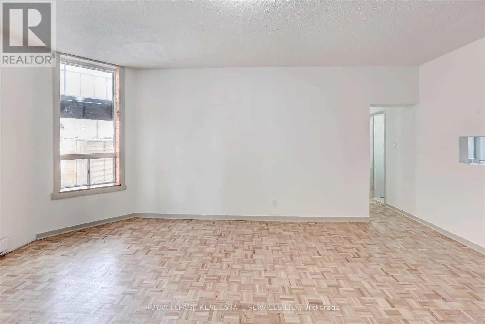 102 - 1530 KING STREET W