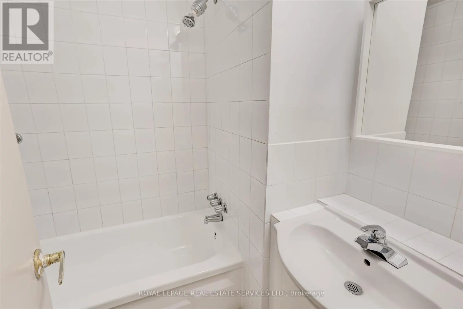102 - 1530 KING STREET W