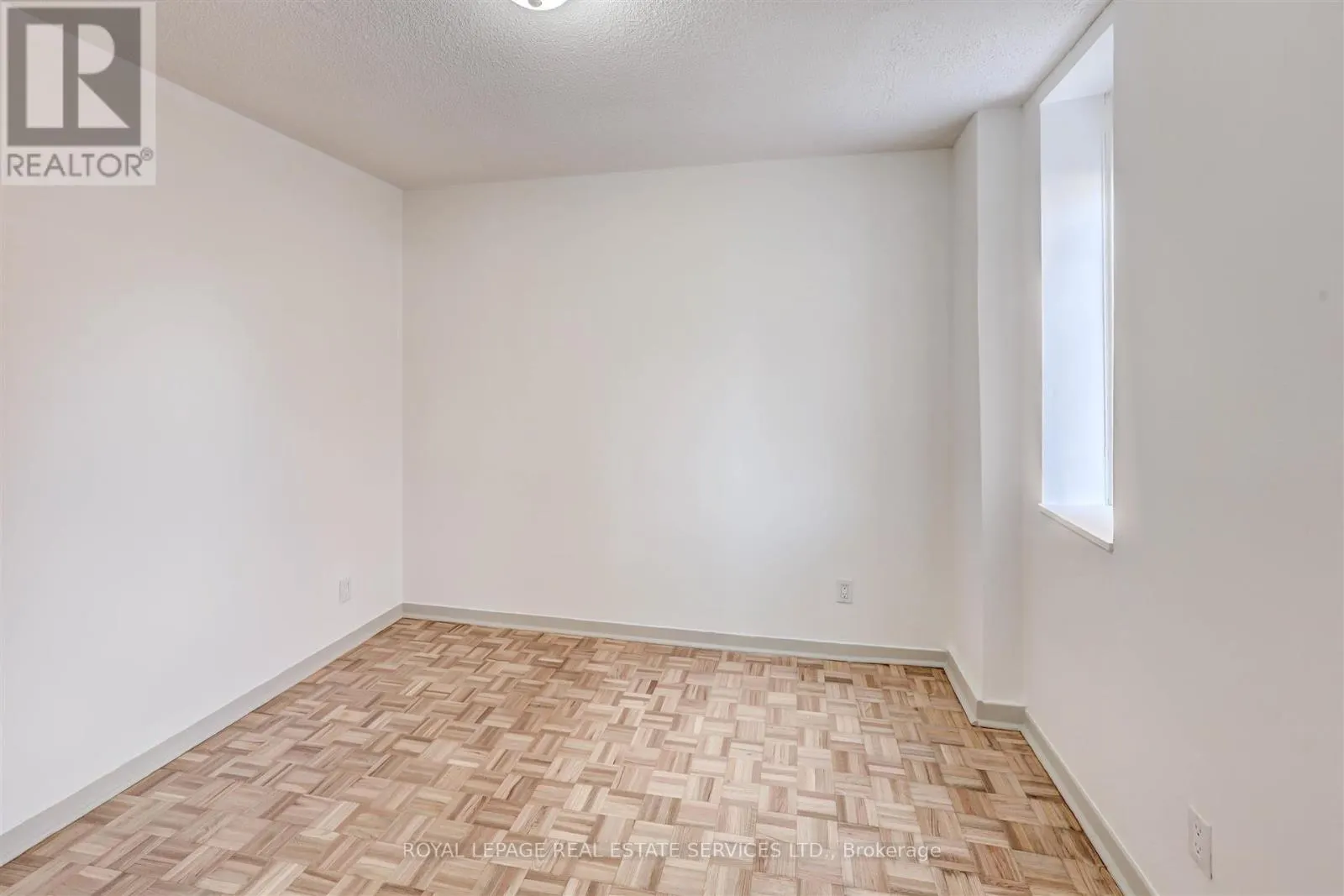 102 - 1530 KING STREET W