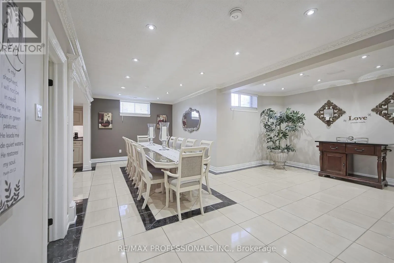 33 REDBERRY PARKWAY