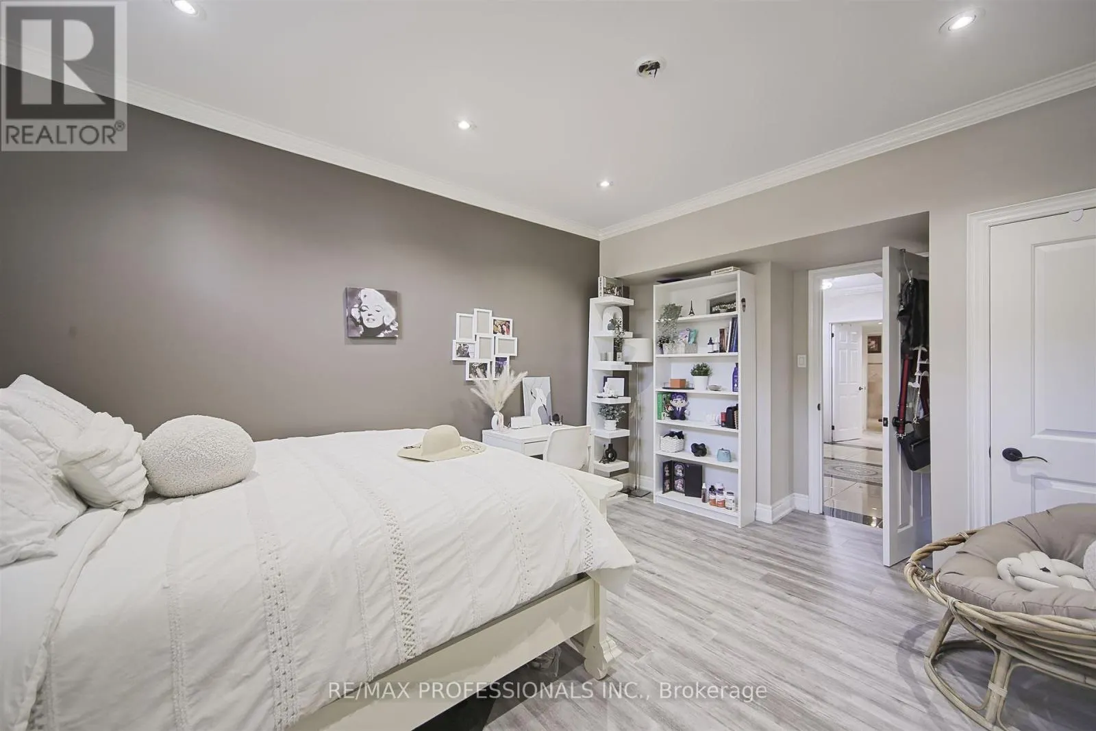 33 REDBERRY PARKWAY