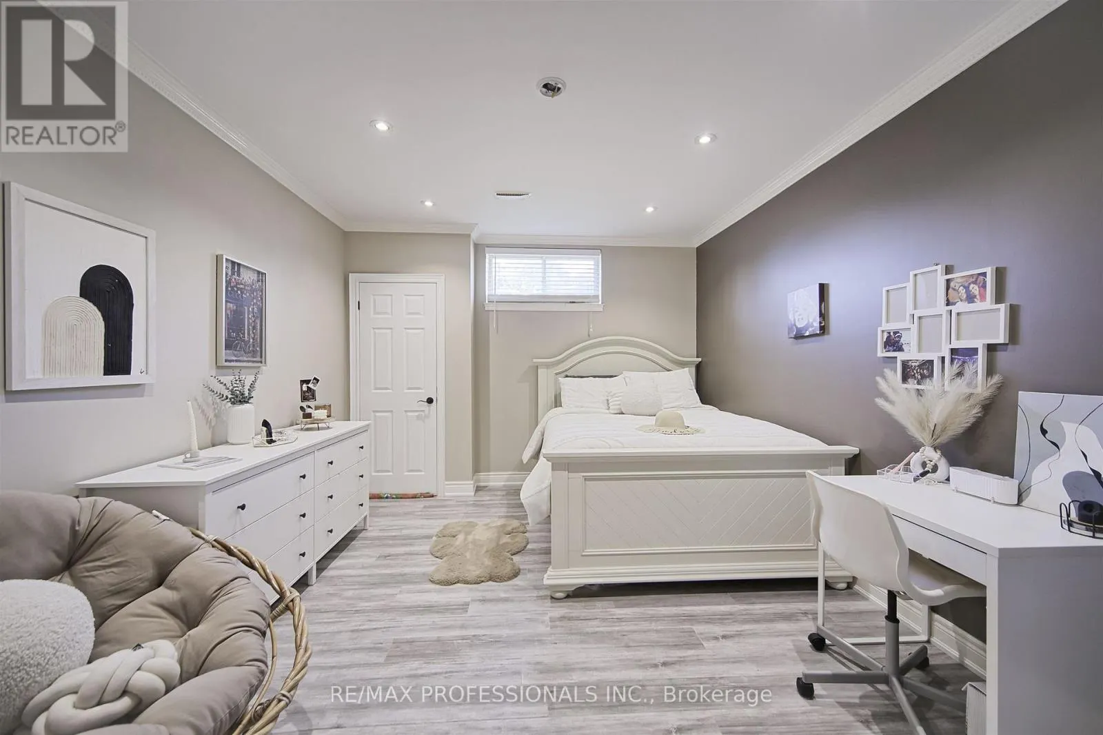 33 REDBERRY PARKWAY