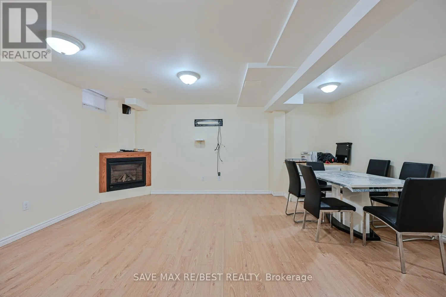 29 BACCARAT CRESCENT