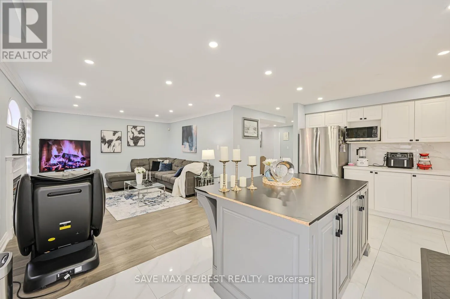 29 BACCARAT CRESCENT