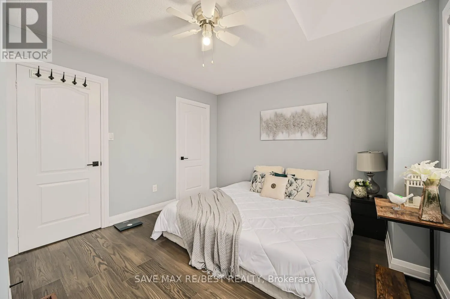 29 BACCARAT CRESCENT