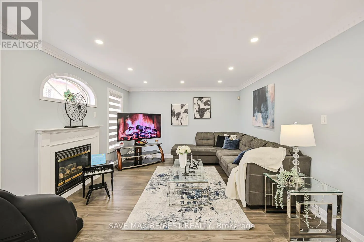 29 BACCARAT CRESCENT