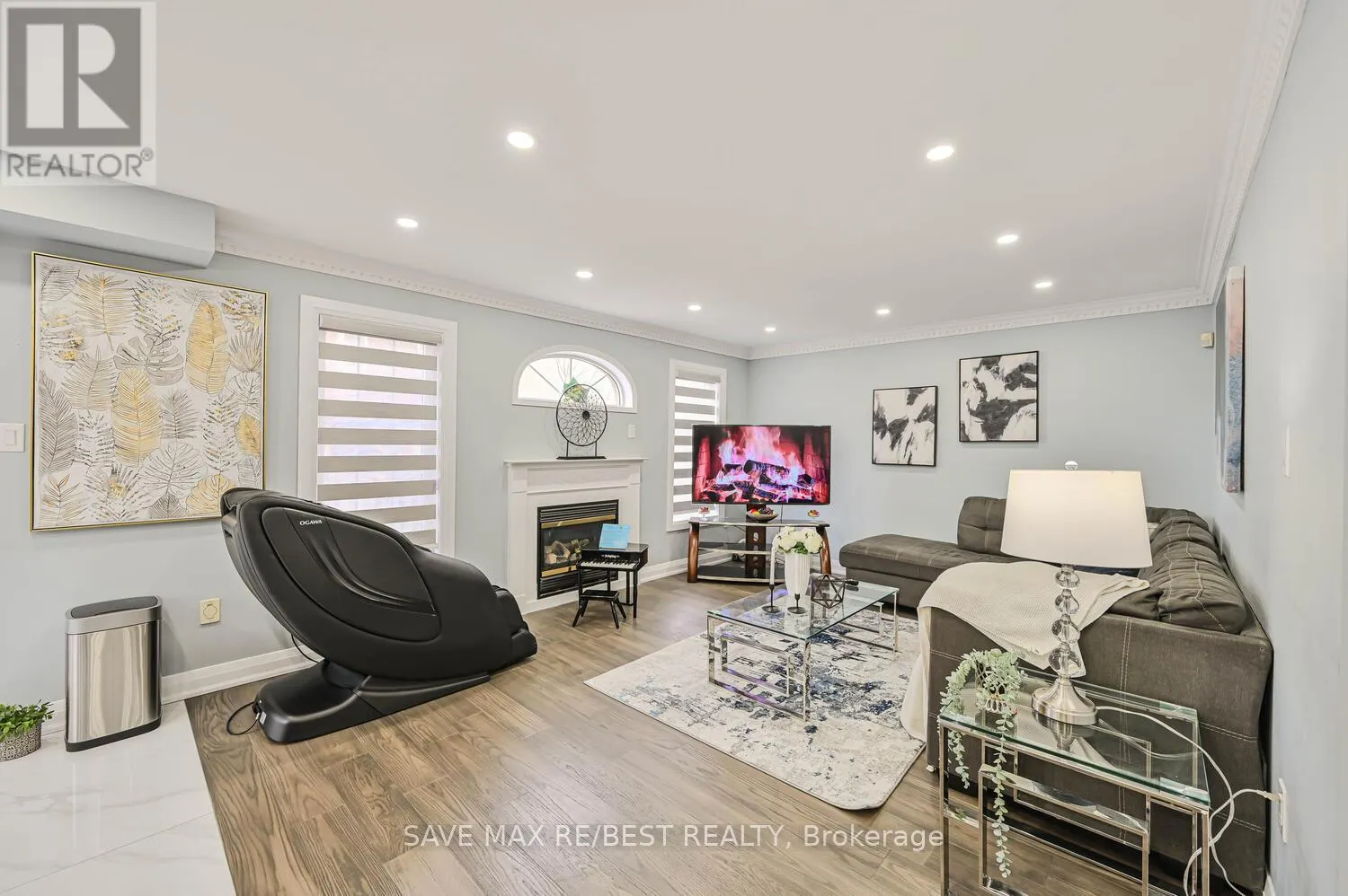 29 BACCARAT CRESCENT