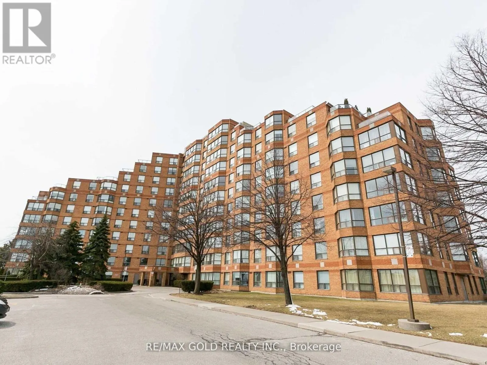 207 - 6 HUMBERLINE DRIVE N