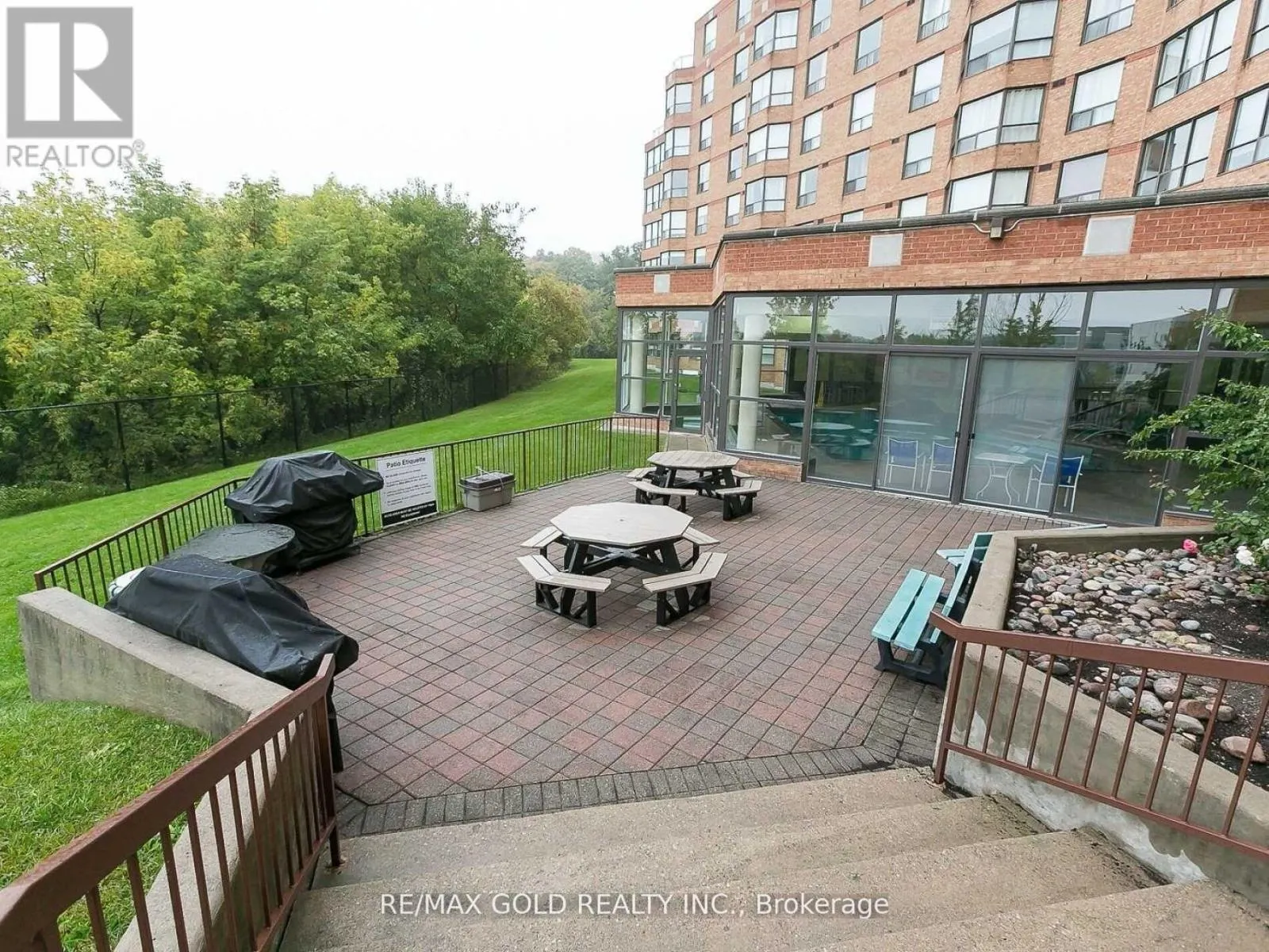 207 - 6 HUMBERLINE DRIVE N