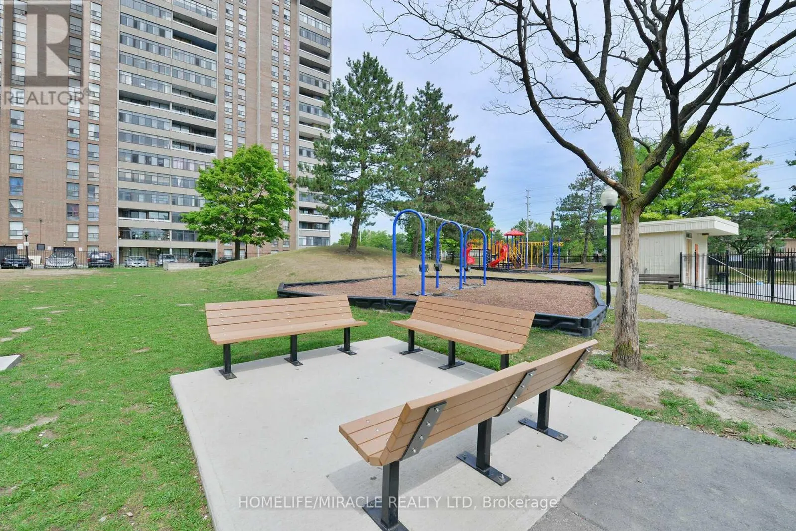 1703 - 15 KENSINGTON ROAD