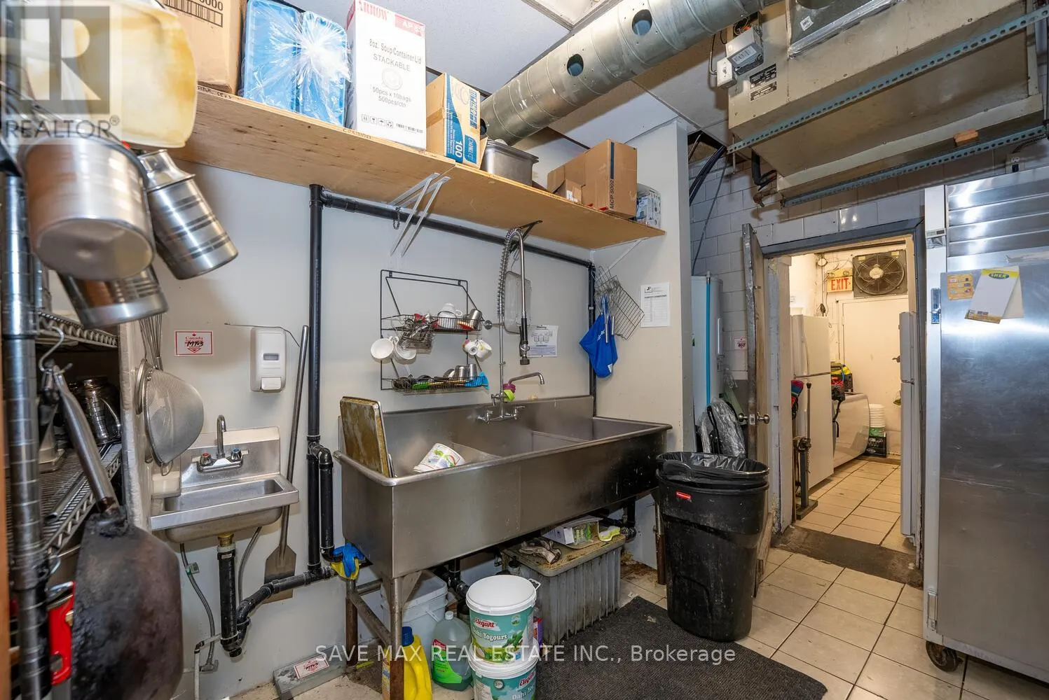 1212 DUNDAS STREET W
