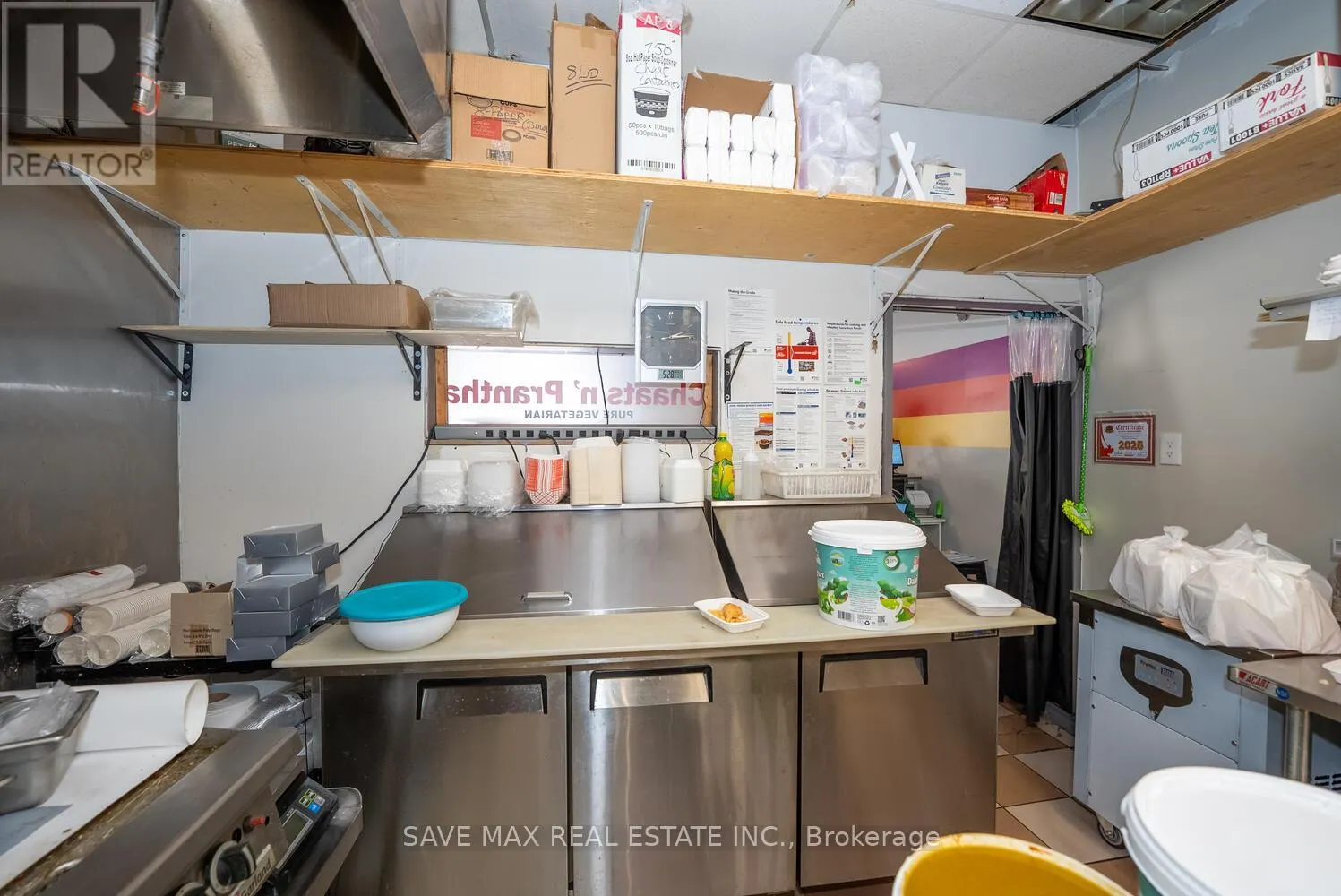1212 DUNDAS STREET W