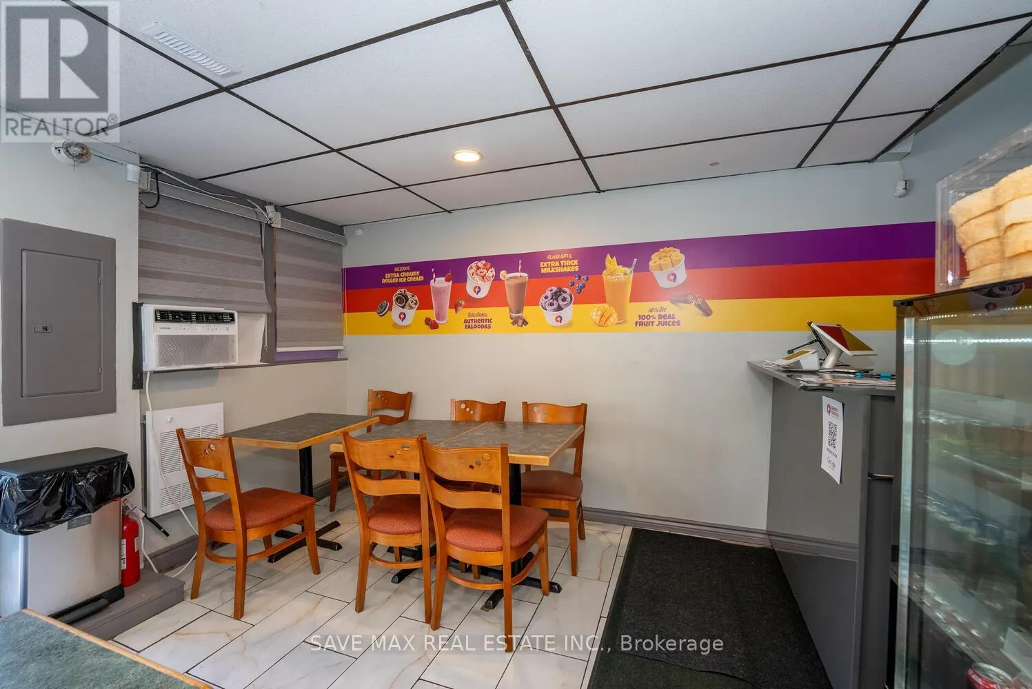 1212 DUNDAS STREET W
