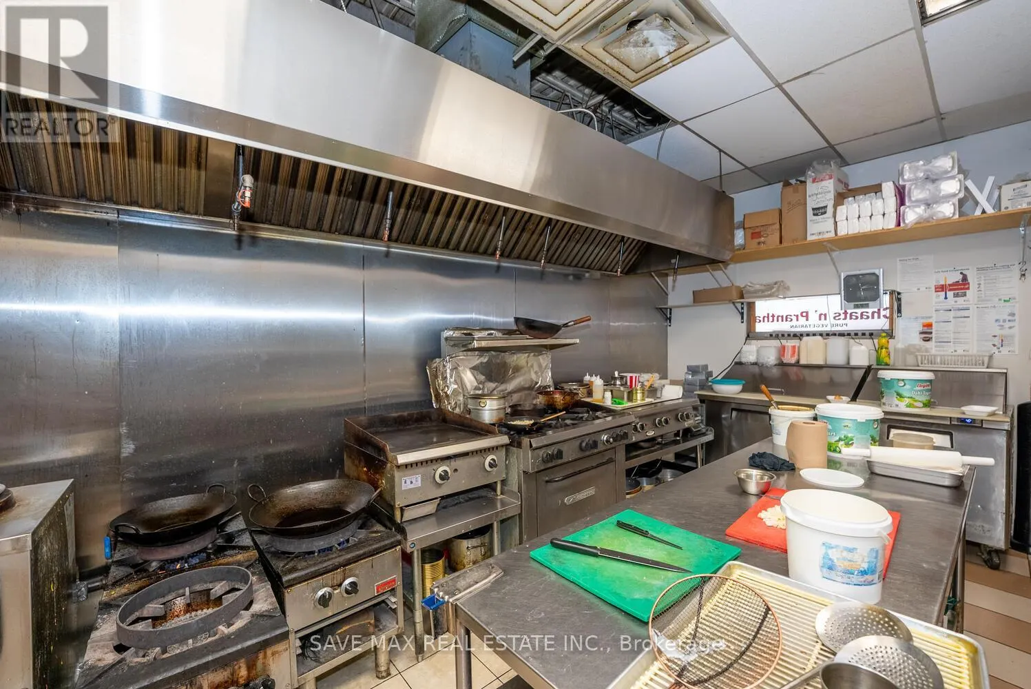 1212 DUNDAS STREET W