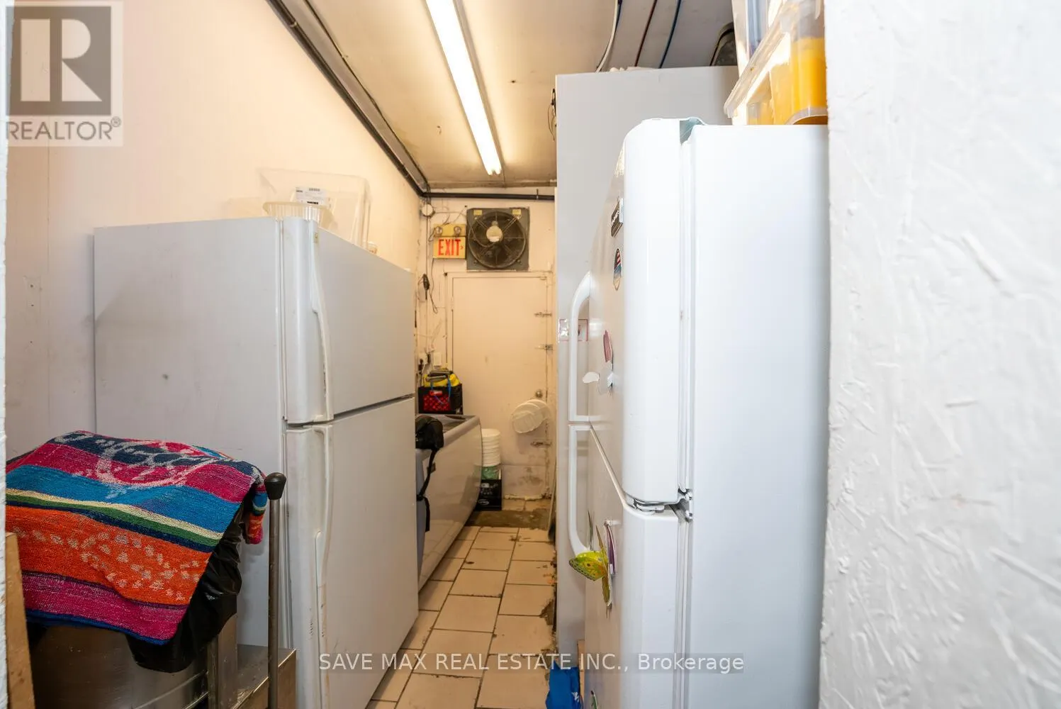 1212 DUNDAS STREET W