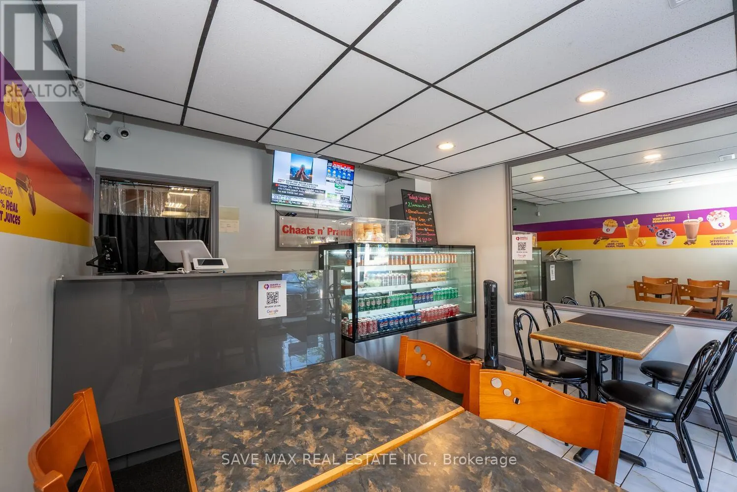 1212 DUNDAS STREET W