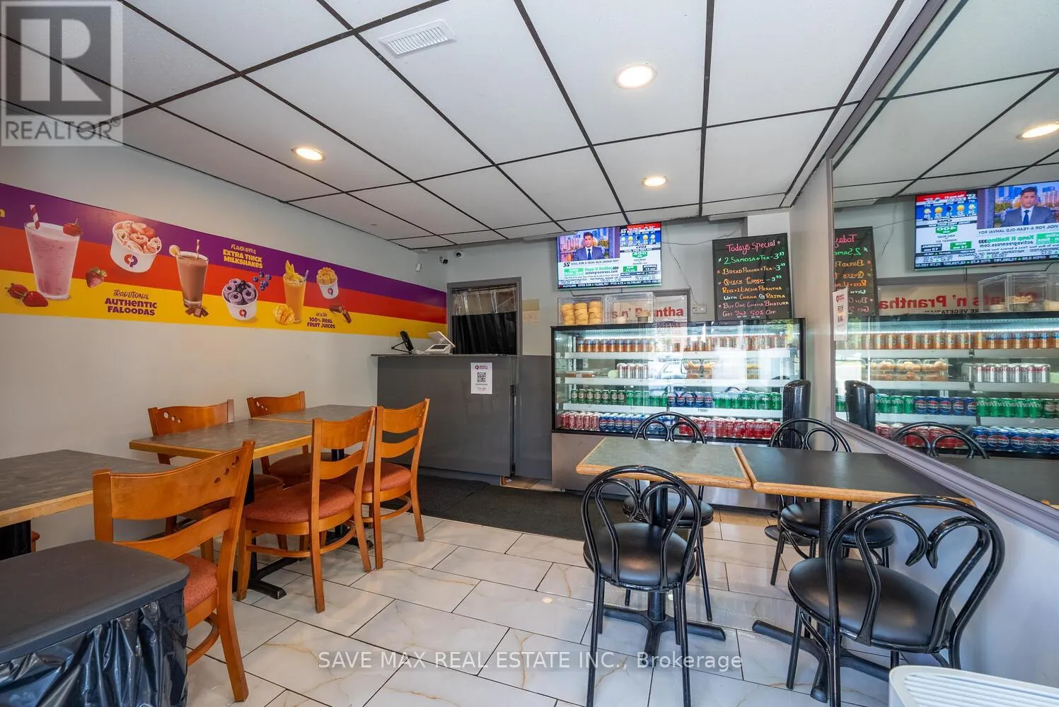 1212 DUNDAS STREET W
