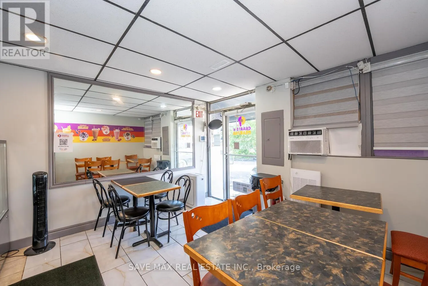 1212 DUNDAS STREET W