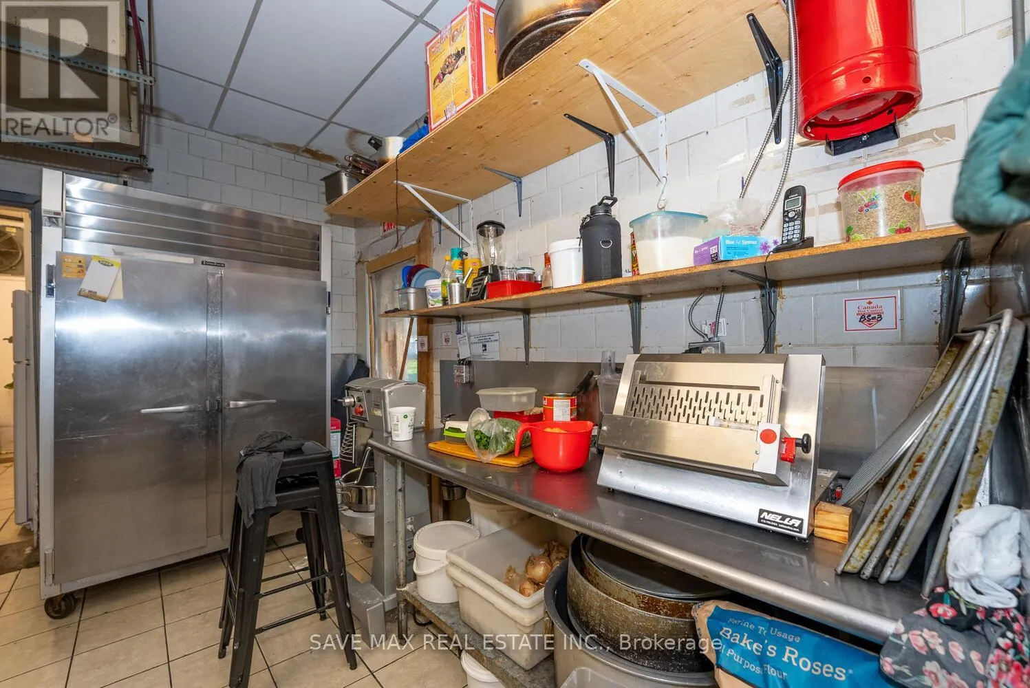 1212 DUNDAS STREET W