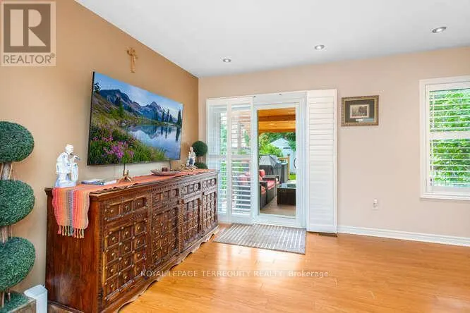 7148 VILLAGE WALK