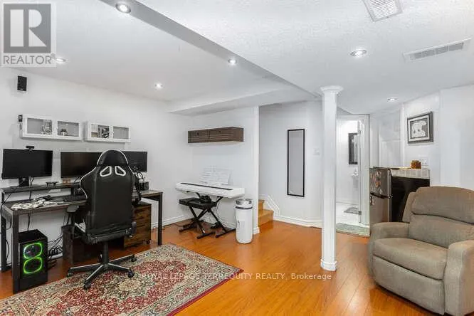 7148 VILLAGE WALK