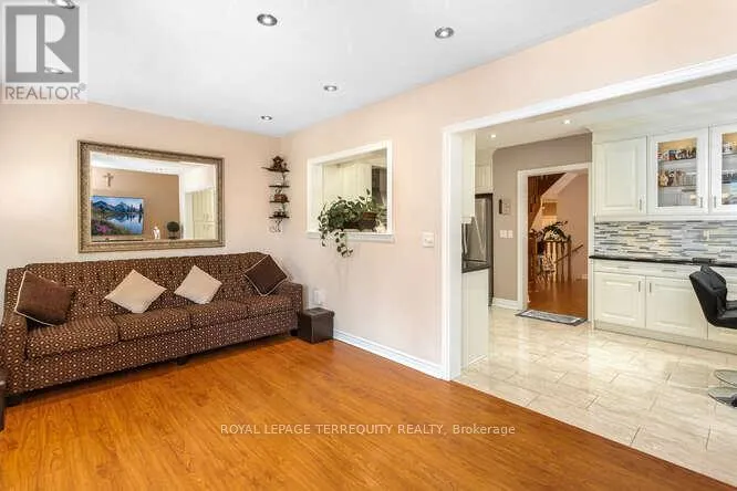 7148 VILLAGE WALK