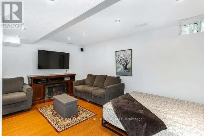 7148 VILLAGE WALK