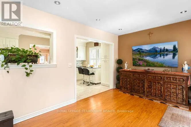 7148 VILLAGE WALK