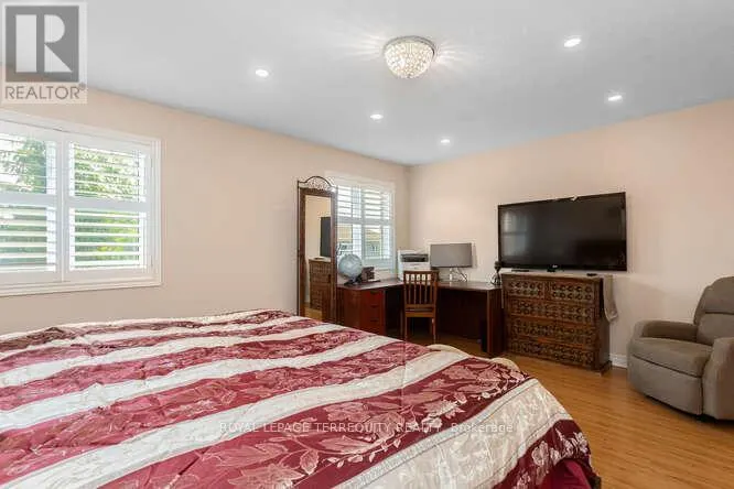 7148 VILLAGE WALK