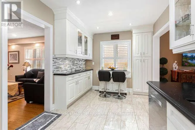 7148 VILLAGE WALK