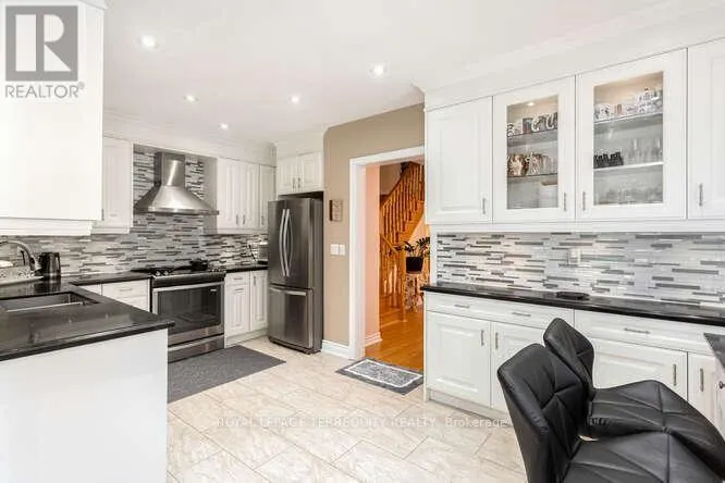 7148 VILLAGE WALK