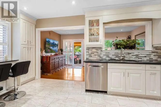 7148 VILLAGE WALK